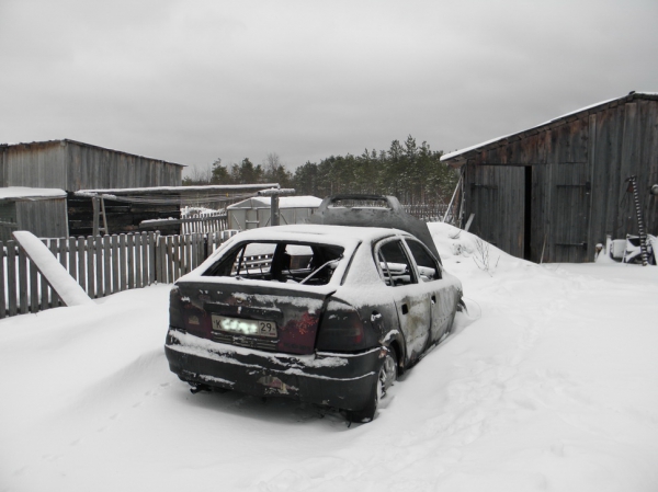 В Коноше сгорел Opel 